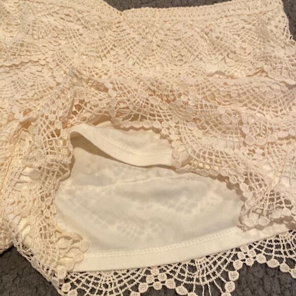 Jolt Lace Off White Shorts Size XL - Picture 3 of 10
